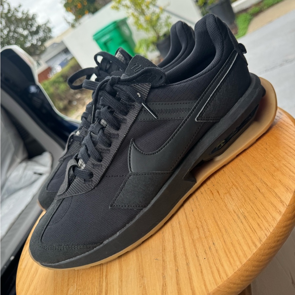 Nike Men's Air Max Pre-Day Size 11 Black Gum Sneakers Shoes